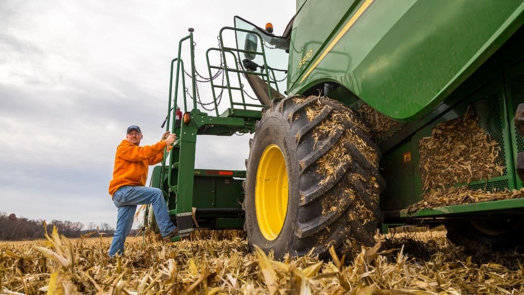 Torquemax John Deere in field